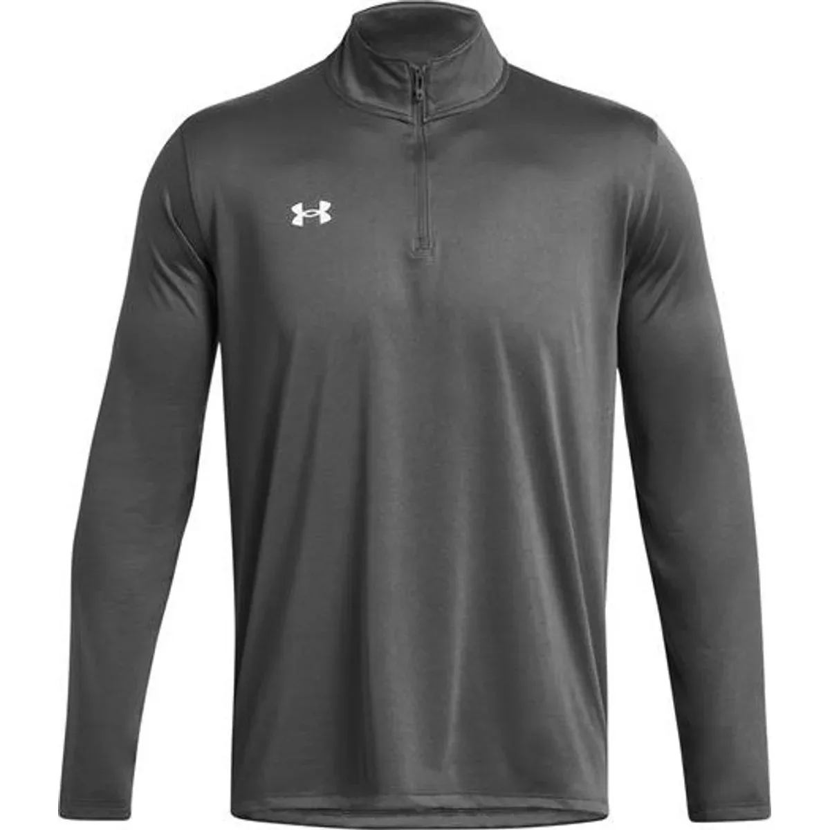 Contrast logo on the right chest area